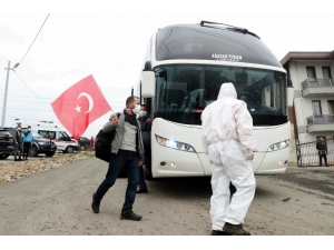 Ukrayna’dan Getirilerek Karantinaya Alınacağı Yurda Türk Bayrağıyla Giriş Yapmıştı