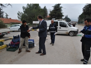 Pazarcı Esnafına Eldiven Ve Broşür Dağıtıldı