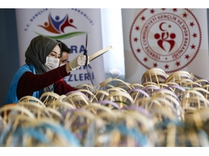 Gençlik Merkezlerinde ’Korumalı Maske’ Üretimi