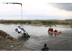 Polisten Kaçarken Suya Düşen Otomobilde Şüphelinin Cesedine Ulaşıldı