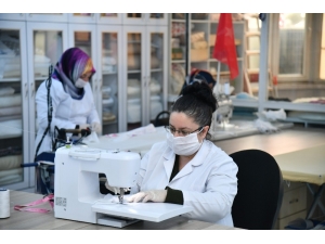 Isparta Belediyesi Maske Ve Tulum Üretiyor