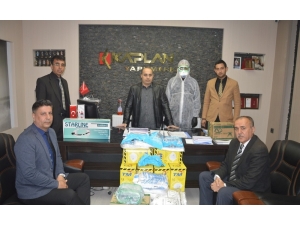 Elbistanlı Esnaf, Deposundaki 10 Bin Maskeyi Devlete Hibe Etti