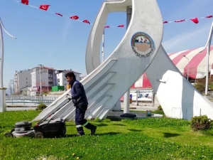 Körfez’de Park Ve Bahçelere Bahar Bakımı Yapılıyor