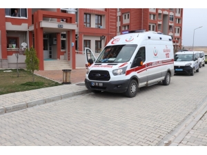 Karaman’da Bir Kişi, Annesi Tarafından Kanepede Ölü Bulundu