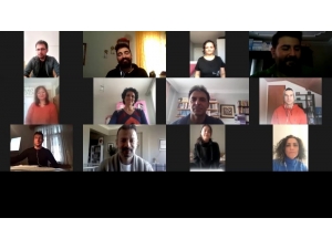 Tiyatro Grubundan ’Evde Kal’ Mesajı