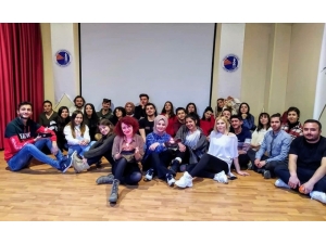 Üniversite Öğrencilerinden "Evde Kal" Mesajı