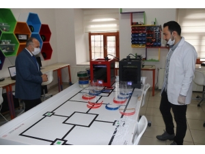 Bitlis’te Özel Siper Koruyucu Maske Üretiliyor