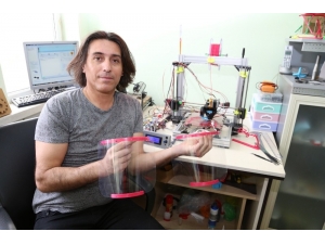Koruyucu Yüz Siperliği Üretiliyor