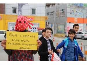 Amatör Tiyatrocu Dünya Tiyatrolar Gününde Korona Virüs Oldu