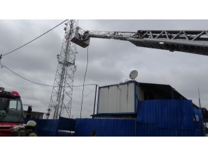 Ümraniye’de Geri Dönüşüm Deposunda Korkutan Yangın