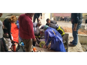 Yüksekten Düşen İşçiye Demir Saplandı