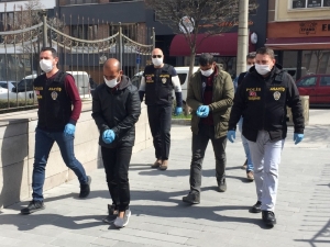 Kendini Polis Olarak Tanıtıp Vatandaşı Dolandıran 2 Şüpheli Tutuklandı