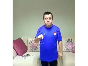 Down Sendromlu Ümit’ten ’Evde Kal’ Çağrısı