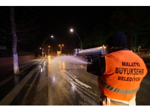 Korona Virüs Önlemi İçin Caddelere Dezenfekte
