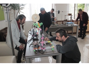 Alanya’da Sağlık Çalışanları İçin Yüz Koruyucu Maske Üretiliyor