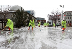Büyükşehir Korona Virüs Mücadelesinde Takdir Topluyor