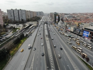 İstanbul’da Trafiğin En Yoğun Olduğu Cuma Akşamı Yollar Boş Kaldı