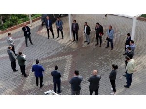 Belediye Başkanından Birer Metrelik Mesafede Açık Alan Toplantısı