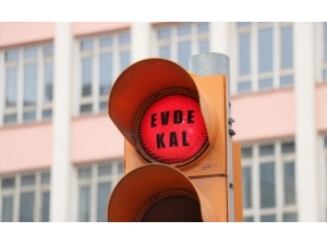 Kırmızı Işıkta ’Evde Kal’ Yeşil Işıkta ’Eve Git’ Çağrısı
