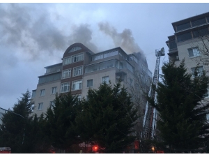 Sancaktepe’de Korkutan Yangın: Çatı Katı Alev Alev Yandı