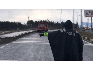 Sarıkamış’ta Ateş Ölçerli Trafik Kontrolü