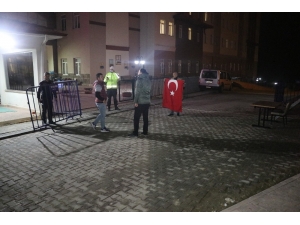 Türkiye Cumhuriyeti’ne Küfür Eden Karantinadaki Öğrencilere Vatandaşlardan Tepki