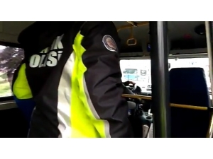 Bursa’da Polis Ekipleri Toplu Taşıma Araçlarını Sıkı Denetime Aldı