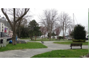 Vatandaşlar Yasağa Ve Yağmurlu Havaya Rağmen Sahilde Yürüyüş Yaptı