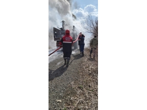 Sondaj Makinesi Yüklü Kamyon Alev Alev Yandı