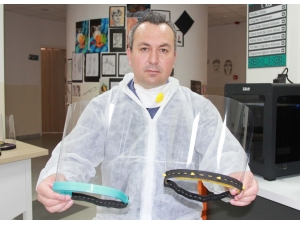 Öğretmenler, 10’da 1 Fiyatına Siper Maske Üretti
