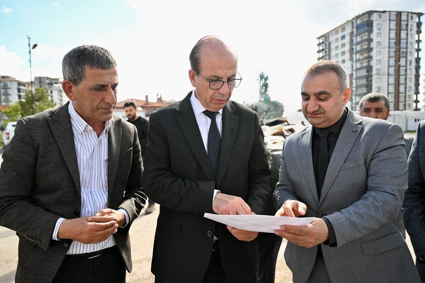 baskan-gecit-karakavak-mahallesindeki-donusum-yatirimlarini-inceledi