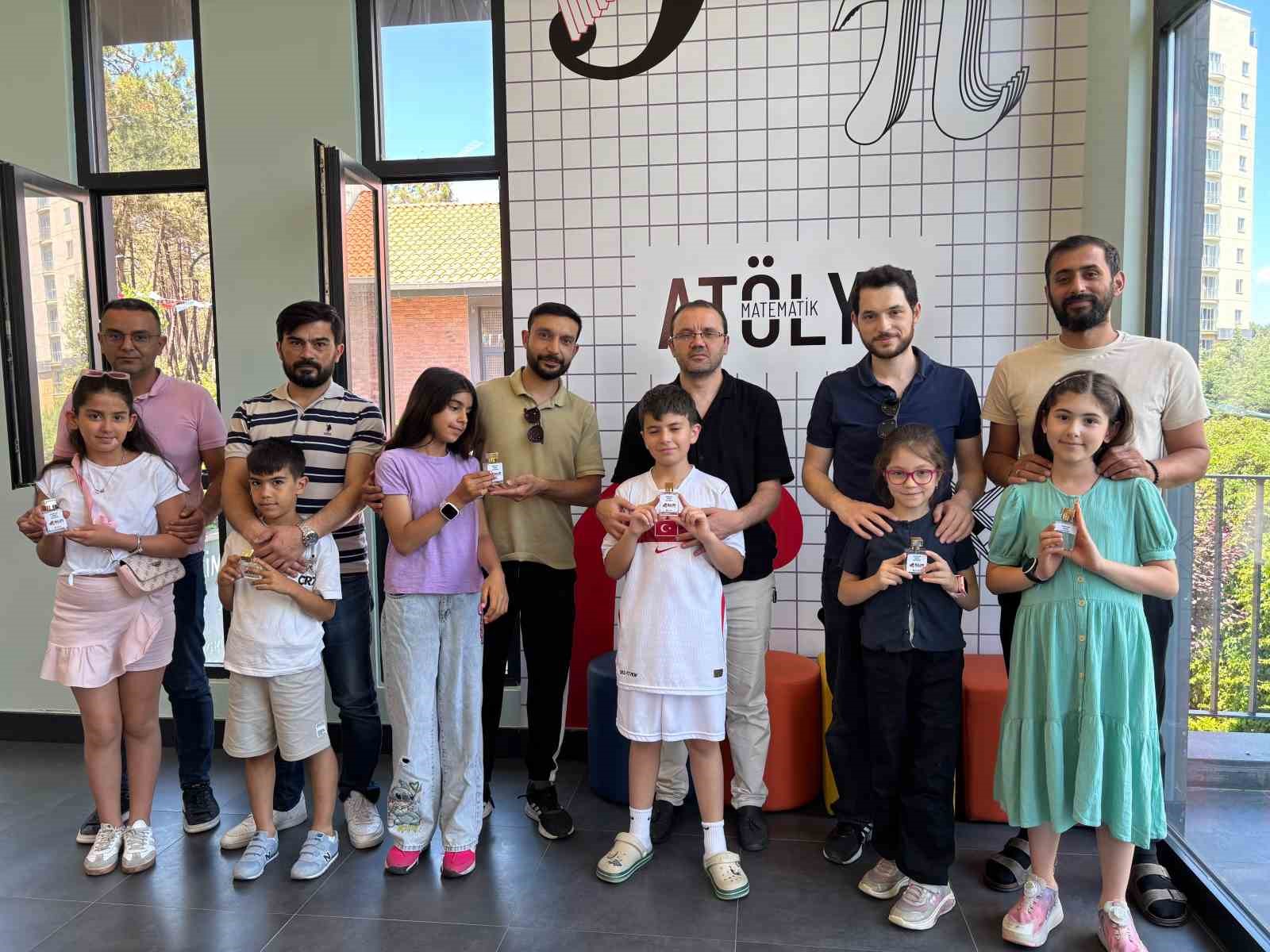 bilim-umraniye-de-babalar-ve-cocuklar-kendi-parfumlerini-tasarladi