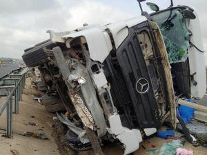 Şanlıurfa’da Tır Devrildi: 1 Yaralı