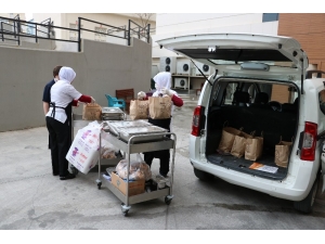 Manisalı Sağlıkçılara Moral Yemeği