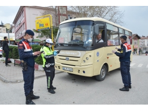 Polis Ve Jandarma Ekipleri Minibüslerin Yolcu Kapasitelerini Denetledi