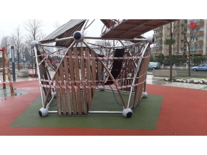 Park Bahçe Ve Sahiller Issız Kaldı