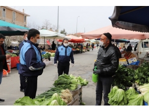 Erzincan’da Cumartesi Pazarını Denetledi