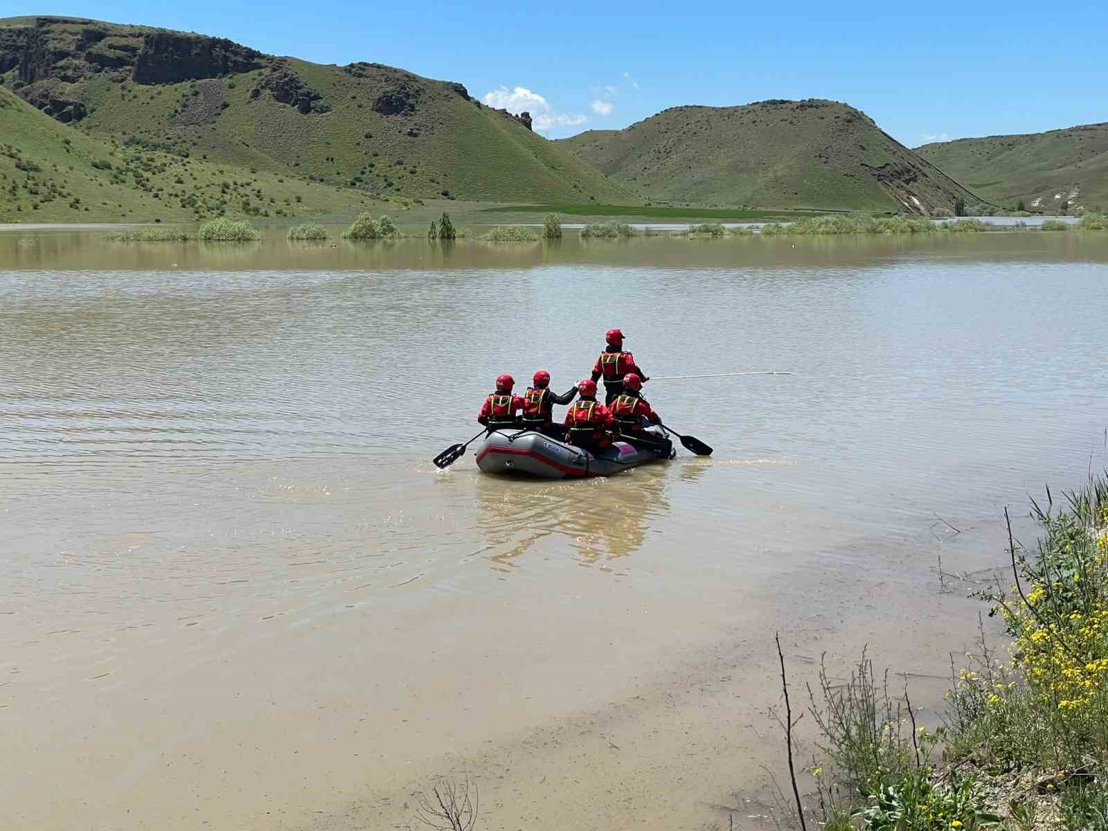 aras-nehri-nde-kaybolan-genc-coban-icin-seferberlik-4-uncu-gunde-de-iz-yok