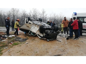 Bursa Ankara Yolunda Can Pazarı 2 Yaralı