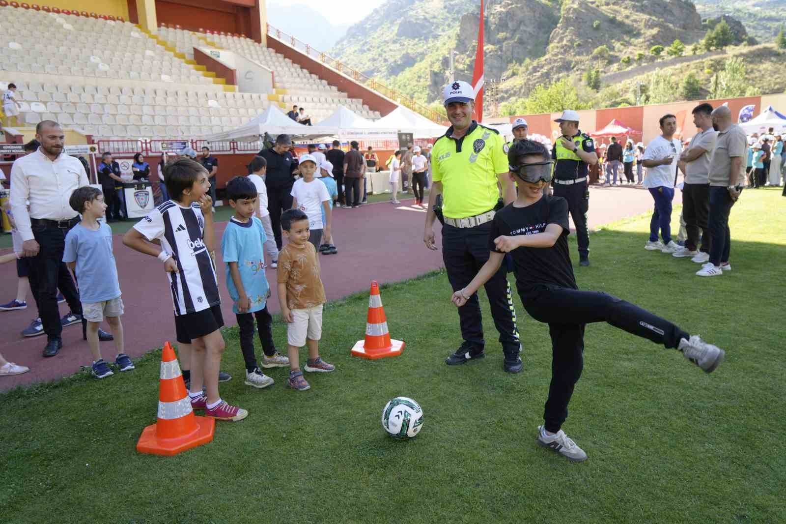 gumushane-de-cocuklar-spor-senliginde-eglenceli-vakit-gecirdi