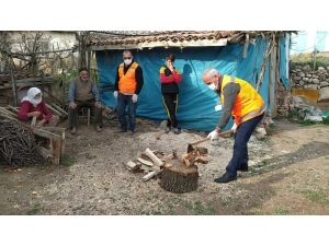 Yaşlı Adamın Odunlarını Vefa Ekibi Kırdı