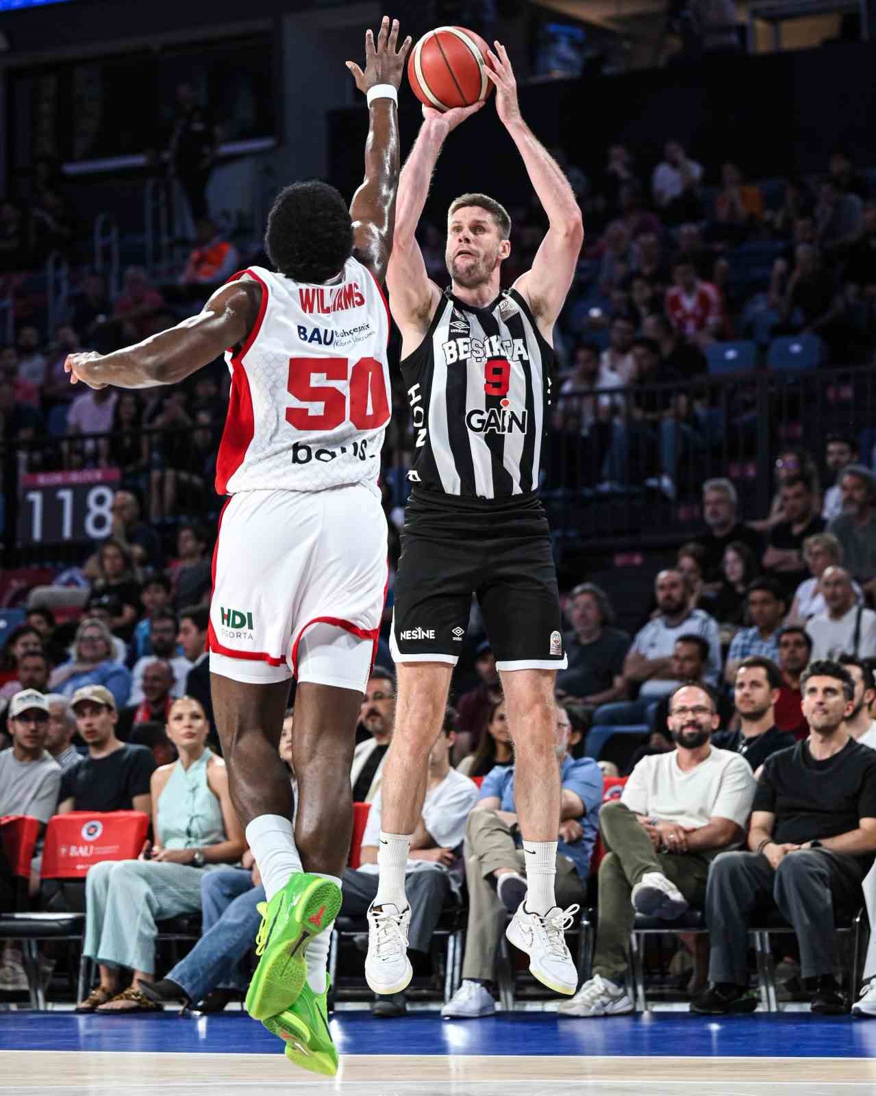 besiktas-seriyi-son-maca-tasidi