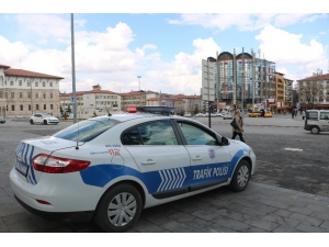 Polis Ekiplerinden ‘Evde Kalın’ Anonsu