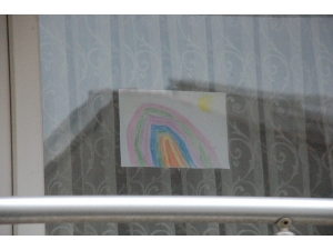 Minikler Gökkuşağı Resimleri İle Umut Veriyor