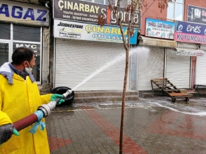 Çaldıran Belediyesi Korona Virüs Tedbirleri Kapsamında Dezenfekte Çalışmalarını Aralıksız Yürütüyor