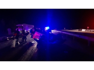 Bariyere Çarpan Otomobil Takla Attı: 1 Ölü, 3 Yaralı