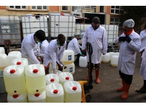 Okulu Fabrikaya Çevirip, 10 Günde 150 Ton Hijyen Solüsyonu Ürettiler