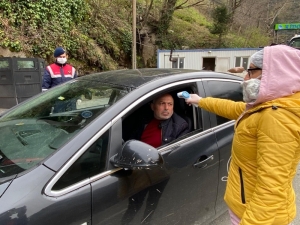 Rize’deki Kontrol Noktalarında 5 Kişide Yüksek Ateş Tespit Edildi