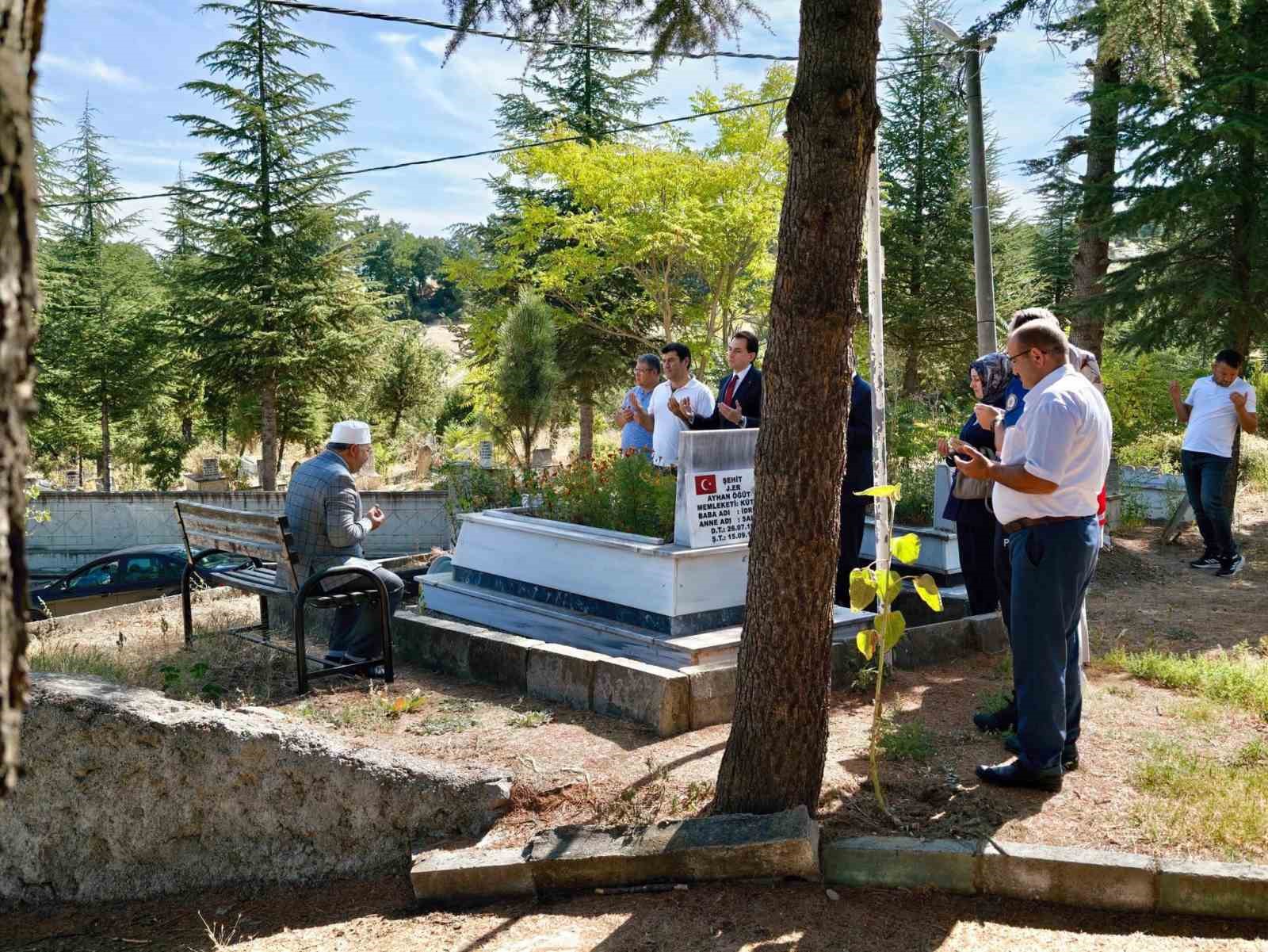 hisarcikli-sehit-ayhan-ogut-sehadet-yil-donumunde-dualarla-anildi
