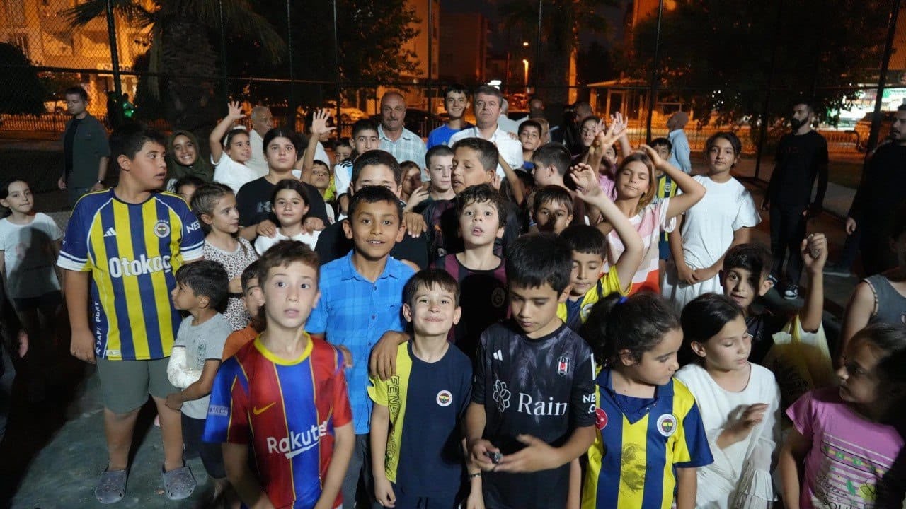 cocuklarin-futbol-sahasi-hayali-gercek-oldu